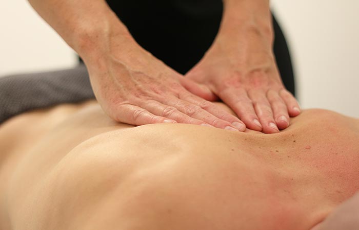 Es una técnica manual en la que se utilizan algunas de las manipulaciones clásicas del masaje, sobre los tejidos blandos, con el fin de facilitar un estado de relajación corporal.
