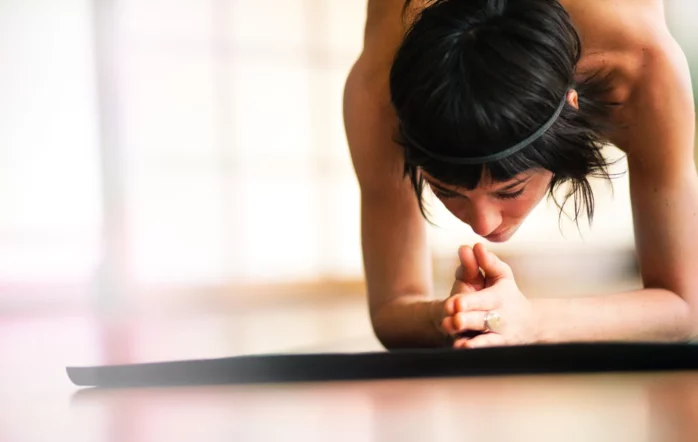 En el següent article podràs llegir una breu definició del que es pot entendre per ioga, i el que implica la realització de les seves practiques.